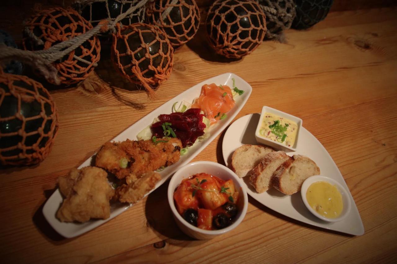 Heimbrygga Restaurant & Accommodation Skrova エクステリア 写真