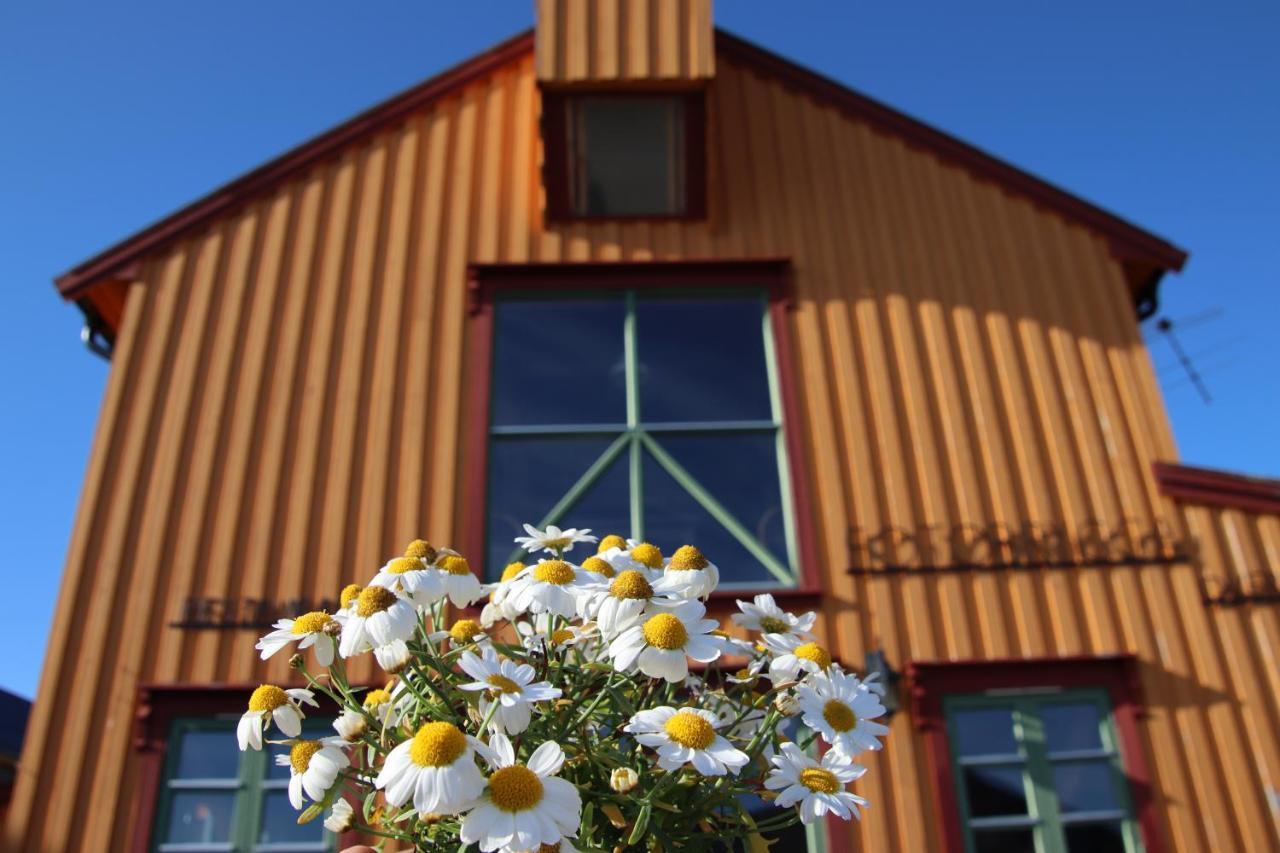 Heimbrygga Restaurant & Accommodation Skrova エクステリア 写真