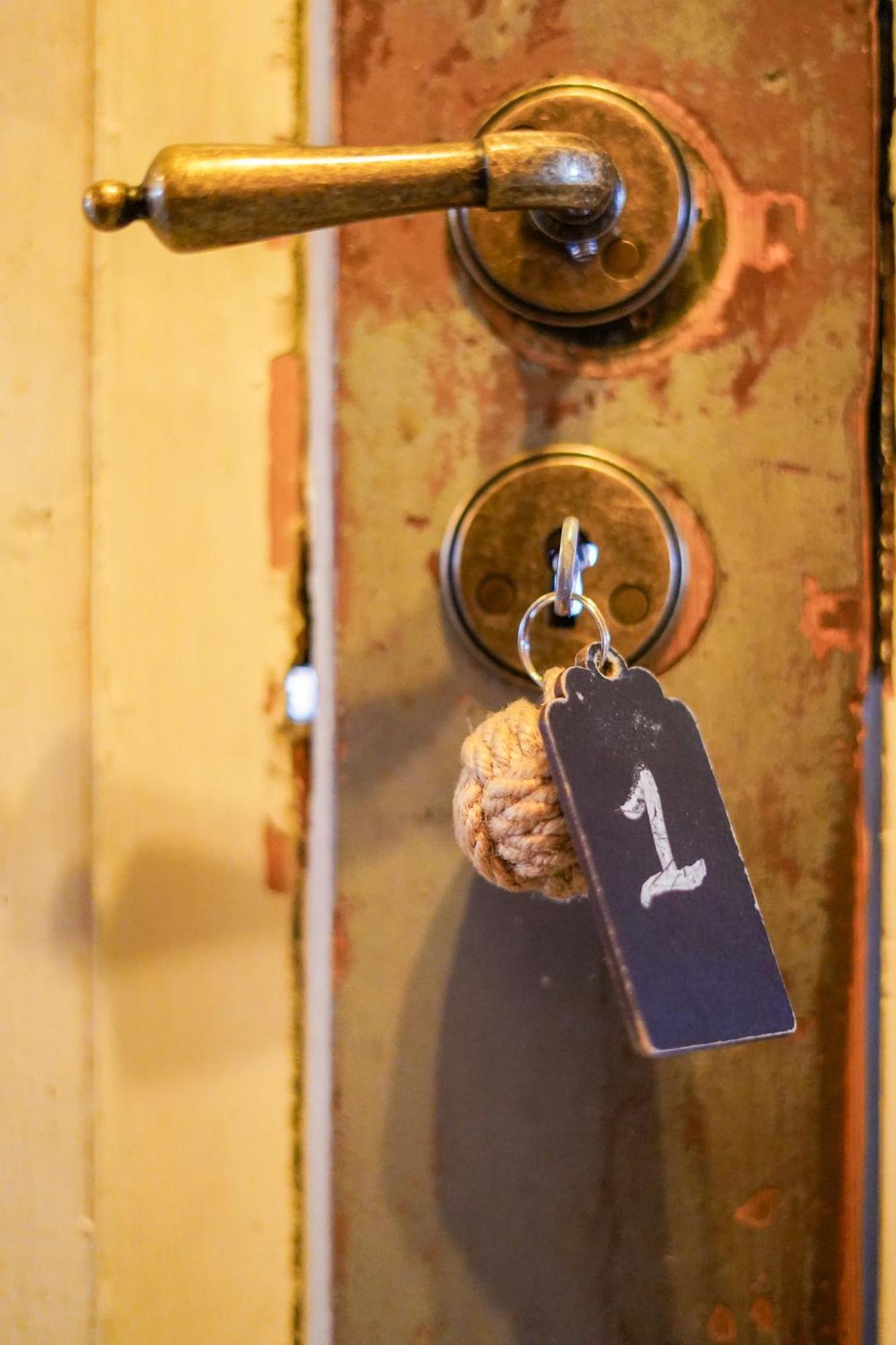 Heimbrygga Restaurant & Accommodation Skrova エクステリア 写真